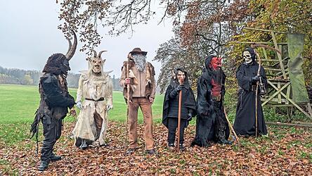 Ein fluchender Hirte wurde von einem Geißbock in Form eines Teufels mitgenommen, dann erschienen noch einige dunkle Gesellen von den Moordeifen.