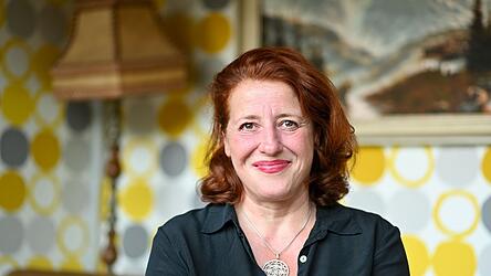 Luise Kinseher wird an diesem Mittwoch am Odeonsplatz auf der Bühne stehen. Die 54-Jährige ist eine preisgekrönte Kabarettistin. Von 2011 bis 2018 hielt sie die Salvatorrede.