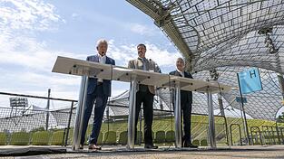 Oberbürgermeister Dieter Reiter (l.), Ministerpräsident Markus Söder (M.) und Sportminister Joachim Herrmann sprechen sich für eine Bewerbung der Stadt München für olympische Sommerspiele aus.