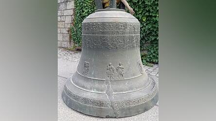 Die Glocke hat einen Riss, welcher von einer Innsbrucker Firma fachmännisch renoviert wird.