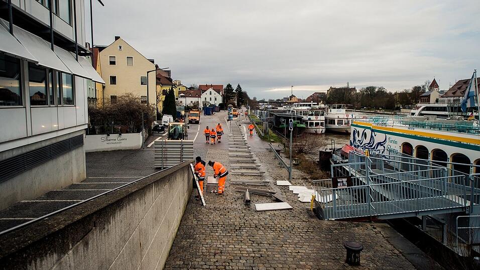 Regensburg bereitet sich auf das Hochwasser vor.