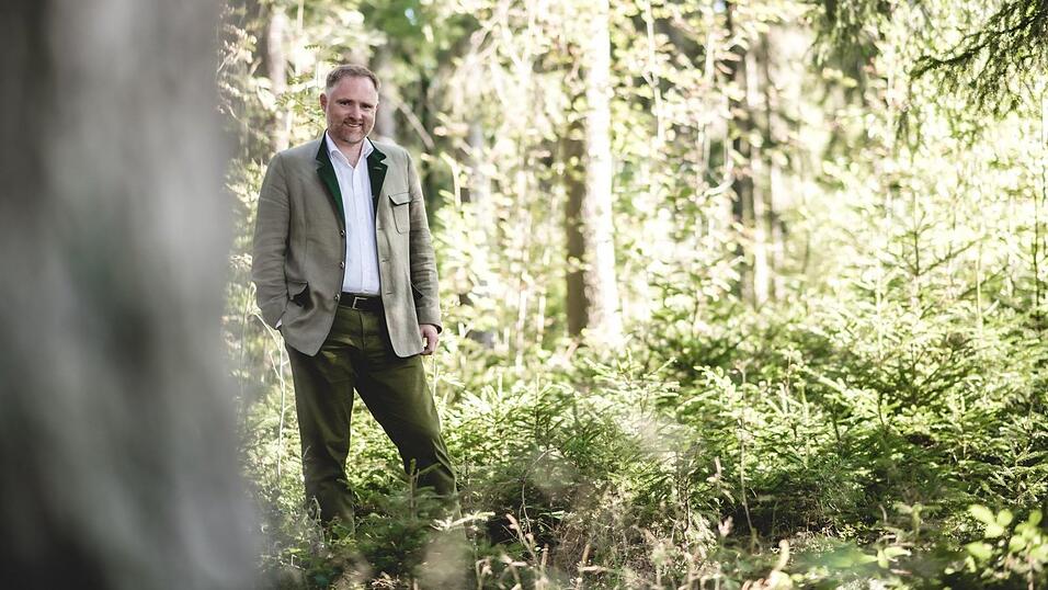 CSU-Direktkandidat Peter Aumer in einem Wald im Regental, seiner Heimat.