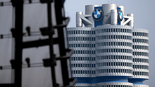 Nach drei Jahren mit außergewöhnlich hohen Gewinnen hat BMW 2024 deutlich weniger verdient. (Archivbild)
