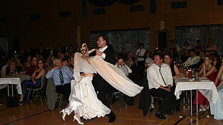 Tanzen ist ihre Leidenschaft: Claudia und Fred Merl auf dem Parkett.