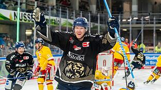 In guter Erinnerung dürfte Marcel Müller das letzte Heimspiel der Straubing Tigers gegen Düsseldorf im November 2023 haben: Der Routinier steuerte damals ein Tor und einen Assist zum 4:1-Sieg bei. Vielleicht ein gutes Omen für den lange Verletzten, dass es zum DEL-Neustart am 20. September daheim wieder gegen die DEG geht. In guter Erinnerung dürfte Marcel Müller das letzte Heimspiel der Straubing Tigers gegen Düsseldorf im November 2023 haben: Der Routinier steuerte damals ein Tor und einen Assist zum 4:1-Sieg bei. Vielleicht ein gutes Omen für den lange Verletzten, dass es zum DEL-Neustart am 20. September daheim wieder gegen die DEG geht.