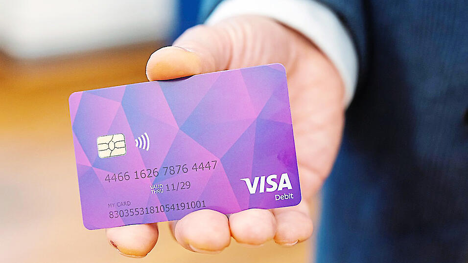 Mit der Bezahlkarte für Geflüchtete können nur 50 Euro Bargeld abgehoben werden.