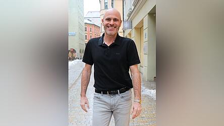 F&uuml;r das Foto hat Michael Schien seine Jacke kurz ausgezogen. Er ist Sportler. Ein bisschen K&auml;lte macht ihm nichts aus.