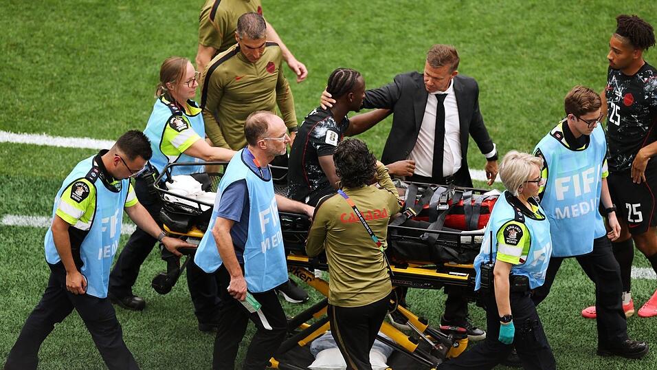 Ismael Koné hat sich beim 6:0-Sieg von Kanada gegen Katar schwer verletzt. Ismael Koné hat sich beim 6:0-Sieg von Kanada gegen Katar schwer verletzt.