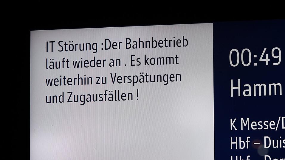 «Der Bahnbetrieb läuft wieder an»: Über diese Nachricht freuten sich Reisende in der Nacht. «Der Bahnbetrieb läuft wieder an»: Über diese Nachricht freuten sich Reisende in der Nacht.