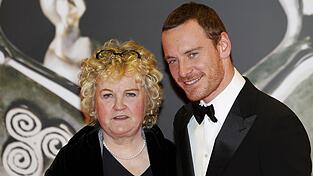 Die irische Oscar-Schauspielerin Brenda Fricker - hier an der Seite von Michael Fassbender - ist tot. (Archivbild)