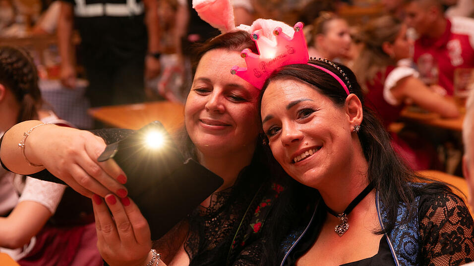 Die Partybilder vom Samstag, 9. August, aus dem Festzelt Greindl. Die Partybilder vom Samstag, 9. August, aus dem Festzelt Greindl.