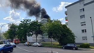 Bei einem Brand in einem Dachstuhl sind am Donnerstag über zehn Personen verletzt worden. Bei einem Brand in einem Dachstuhl sind am Donnerstag über zehn Personen verletzt worden.