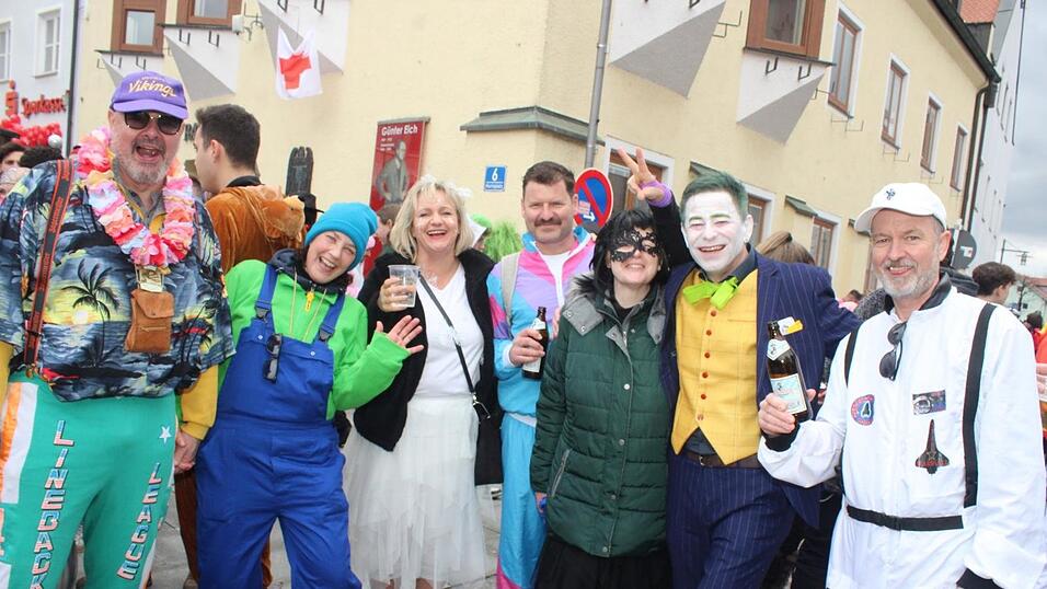 Beste Stimmung herrschte beim Rosenmontagszug in Geisenhausen.