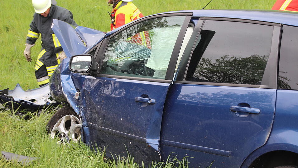 Vermutlich durch Graupelschauer kam es zum Unfall bei Mariaort Vermutlich durch Graupelschauer kam es zum Unfall bei Mariaort