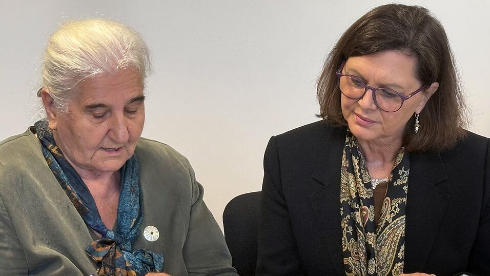 In Srebrenica gedachte Aigner des Massakers mit Tausenden Toten vor 31 Jahren. In Srebrenica gedachte Aigner des Massakers mit Tausenden Toten vor 31 Jahren.