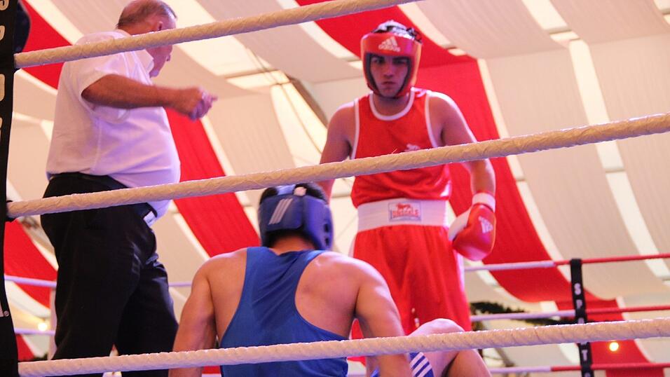 Im Lechner-Festzelt hie&szlig; es am Sonntag wieder 'Let&acute;s get ready to rumble'.