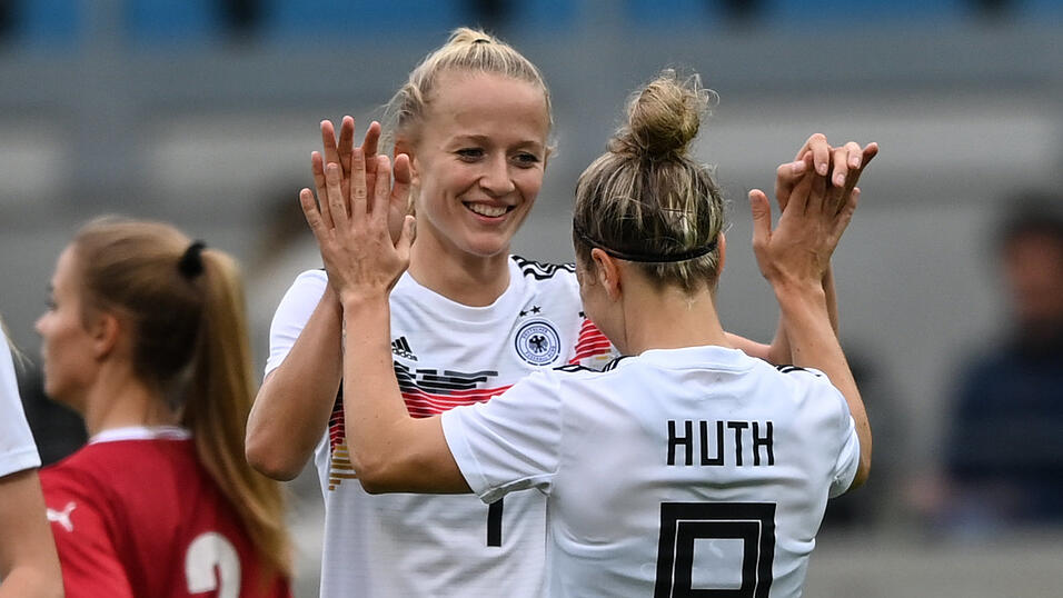 Unsere Nummer 7: Angreiferin Lea Schüller / FC Bayern München / 39 Länderspiele / 25 Tore Unsere Nummer 7: Angreiferin Lea Schüller / FC Bayern München / 39 Länderspiele / 25 Tore