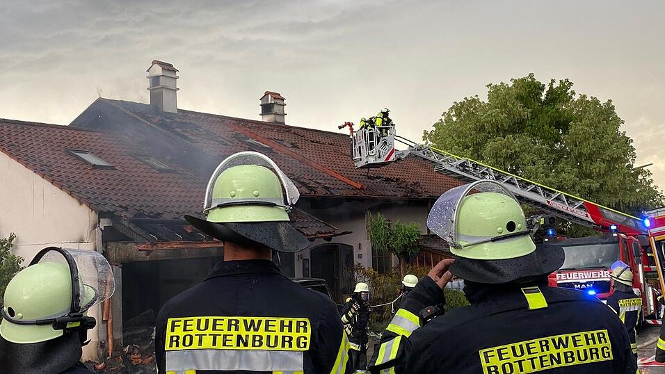 Die Feuerwehr Rottenburg im Einsatz.  Die Feuerwehr Rottenburg im Einsatz.