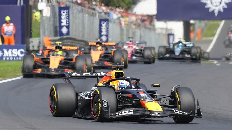 Nach seinem Manöver beim Start gab Verstappen kurz die Führung wieder her.