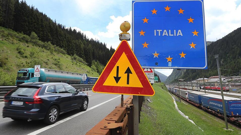 Der Grenzverkehr zwischen Italien und Österreich rückt vor der geplanten Brenner-Blockade in den Fokus. (Archivbild) Der Grenzverkehr zwischen Italien und Österreich rückt vor der geplanten Brenner-Blockade in den Fokus. (Archivbild)