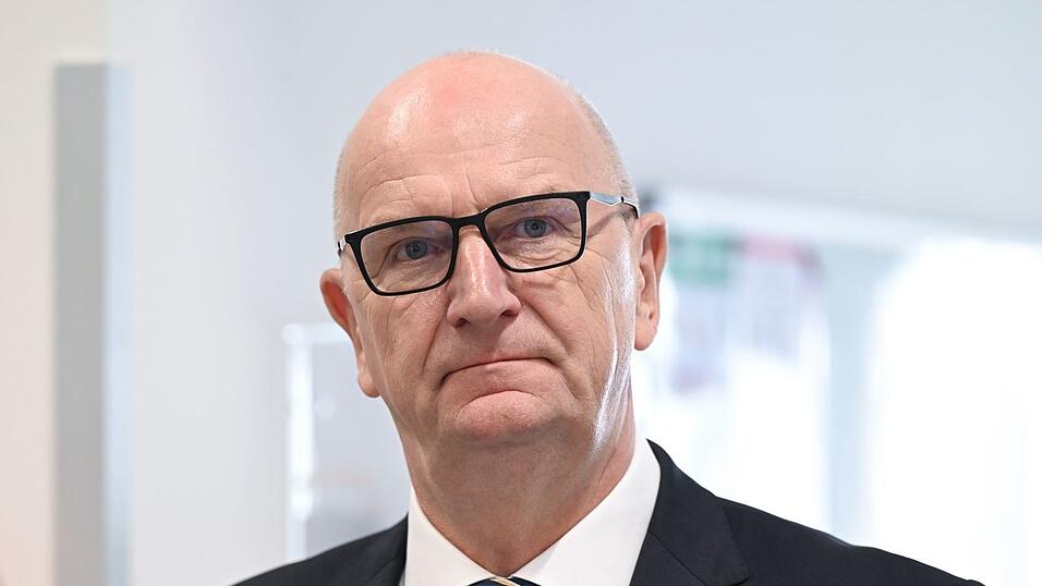 Brandenburgs Ministerpräsident Dietmar Woidke (SPD) dringt auf einen Spritpreisdeckel. (Archivbild) Brandenburgs Ministerpräsident Dietmar Woidke (SPD) dringt auf einen Spritpreisdeckel. (Archivbild)