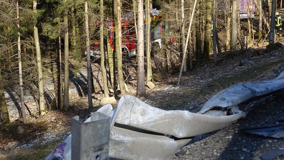 Auf der B11 zwischen Gotteszell und Grafling ereignete sich ein Verkehrsunfall.