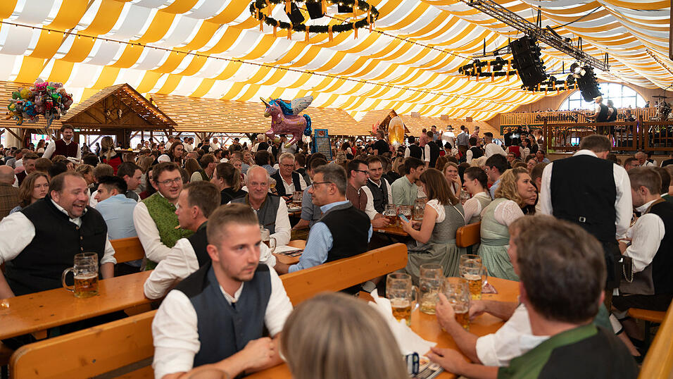 Die Partybilder vom Freitag, 11. August 2023, aus dem Festzelt Nothaft. Die Partybilder vom Freitag, 11. August 2023, aus dem Festzelt Nothaft.