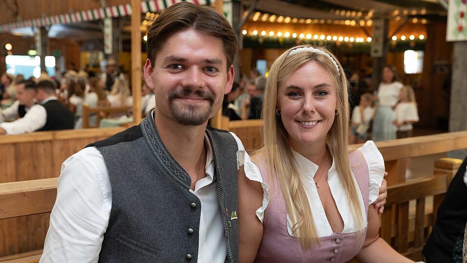Die Partybilder vom Sonntag, 9. August, aus dem Festzelt Weckmann. Die Partybilder vom Sonntag, 9. August, aus dem Festzelt Weckmann.