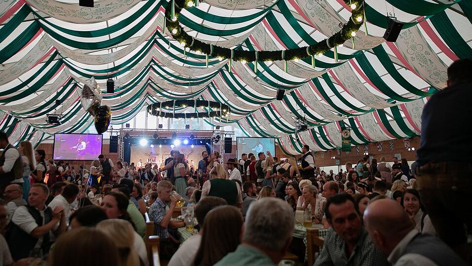 Die Partybilder vom Freitag, 12. August 2022, aus dem Festzelt Weckmann.