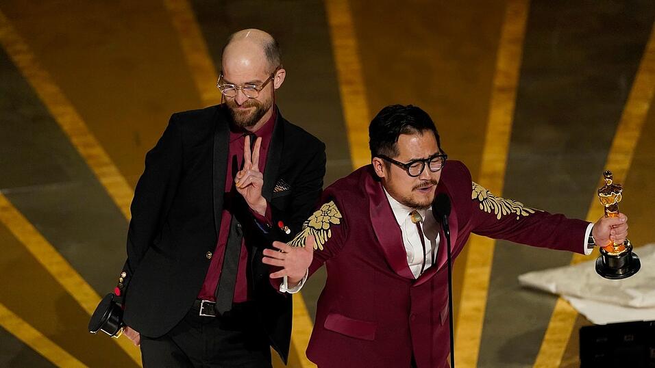 Daniel Schreinert (l) und Daniel Kwan wurden mehrfach f&uuml;r ihren Film &laquo;Everything Everywhere All at Once&raquo; bei den Oscars ausgezeichnet. (Archivbild)