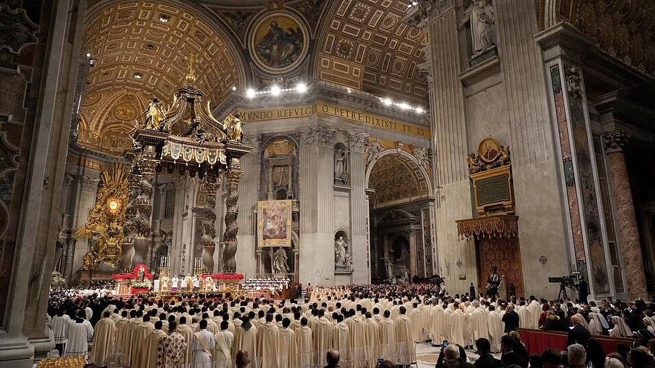 Die feierliche Messe dauerte rund zwei Stunden.