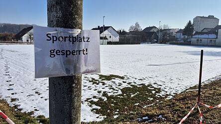 Beim Antrag ging es um den Trainingsplatz des FC Hohenthann, der aktuell wegen des anges&auml;ten Rasens gesperrt ist.