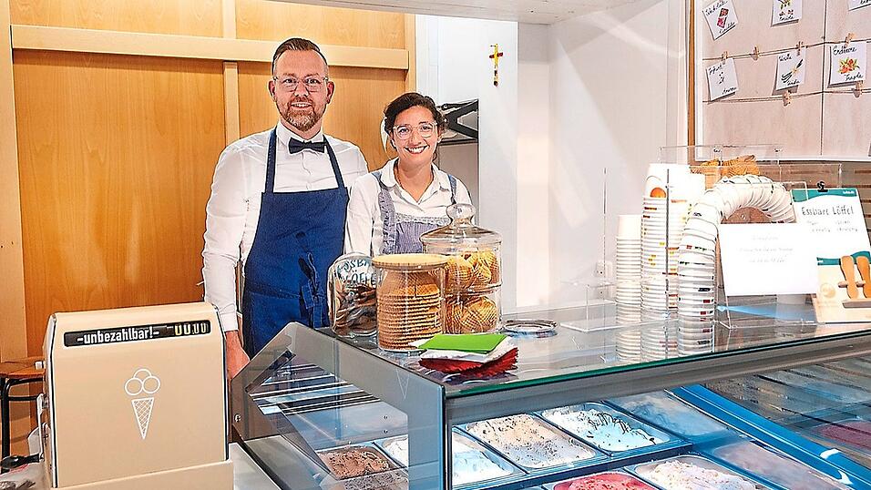 Das „Eis-Ehepaar“ Nico Daum und Melissa Marini hinter der Theke ihrer Eisdiele.
