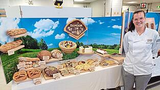 B&auml;ckermeisterin Mona H&ouml;cherl und ihr Meisterst&uuml;ck &bdquo;Dahoam im Woid&ldquo;.