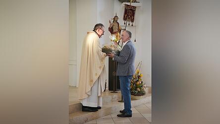 Als Zeichen des Dankes f&uuml;r 22 Jahre treuen Dienst wurde Johann Limmer ein Geschenk &uuml;berreicht.
