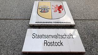 Die Staatsanwaltschaft Rostock ermittelt wegen des Vorwurfs der Falschaussage gegen den Vater des getöteten achtjährigen Fabian aus Güstrow. (Archivbild) Die Staatsanwaltschaft Rostock ermittelt wegen des Vorwurfs der Falschaussage gegen den Vater des getöteten achtjährigen Fabian aus Güstrow. (Archivbild)