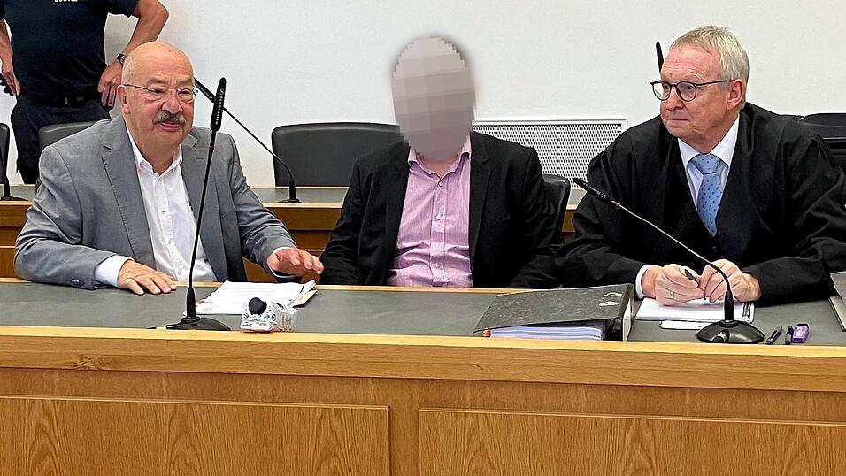 Die Staatsanwaltschaft legt dem Angeklagten versuchten heimt&uuml;ckischen Mord, gef&auml;hrliche K&ouml;rperverletzung sowie einen Versto&szlig; gegen das Waffengesetz zur Last.