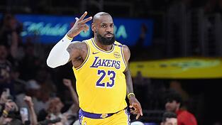 Drei Punkte gab es für den Wurf, mit dem LeBron James die Marke von 50 000 Punkten in der NBA durchbrach.