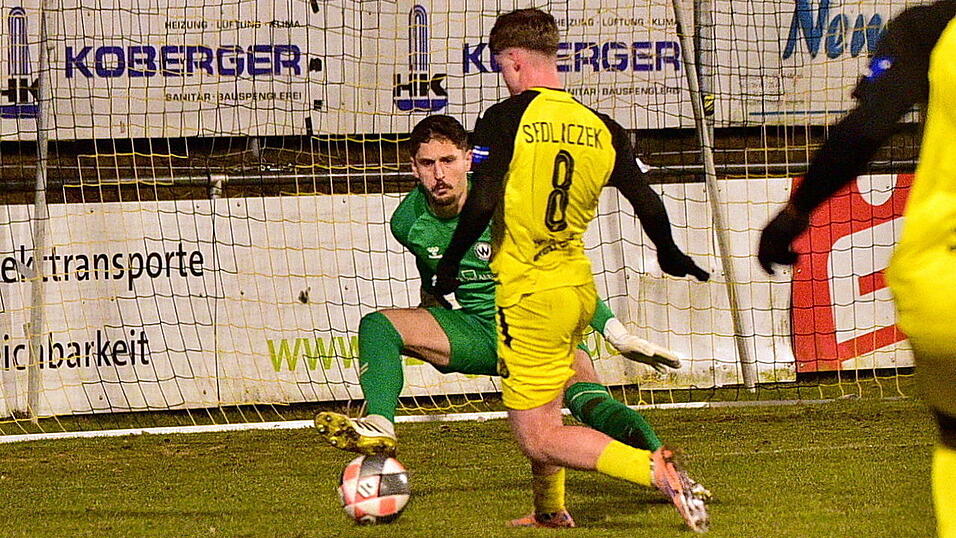 Erstmals in dieser Saison erfolgreich: Simon Sedlaczek traf beim 3:0-Heimsieg der DJK Vilzing gegen Wacker Burghausen und &uuml;berzeugte in ungewohnter Rolle.