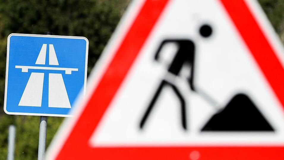 Die Autobahn ist f&uuml;r die Erneuerung des Fahrbahnbelags gesperrt. (Symbolbild)