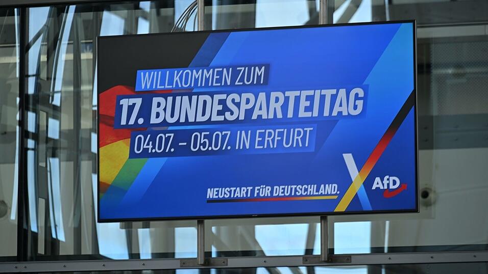 Die AfD hält auf dem Messegelände in Erfurt ihren Bundesparteitag ab. Gewählt wird die Parteispitze. Die AfD hält auf dem Messegelände in Erfurt ihren Bundesparteitag ab. Gewählt wird die Parteispitze.