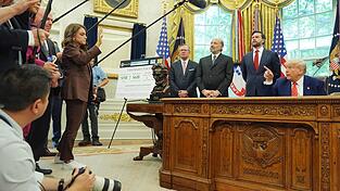 Die US-Regierung muss den Journalisten der Sender CNN, MS NOW sowie des Nachrichtenportals «Politico» vorerst wieder Zugang zum Weißen Haus gewähren. (Archivbild) Die US-Regierung muss den Journalisten der Sender CNN, MS NOW sowie des Nachrichtenportals «Politico» vorerst wieder Zugang zum Weißen Haus gewähren. (Archivbild)