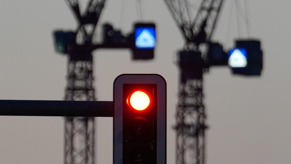 Die Ampeln f&uuml;r die Konjunktur springen auf Rot
