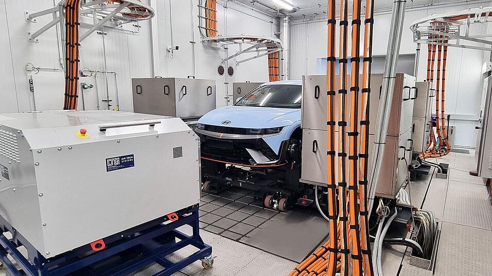 Hyundai prüft seine Europa-Modelle in Rüsselsheim mit modernen Anlagen. Hyundai prüft seine Europa-Modelle in Rüsselsheim mit modernen Anlagen.