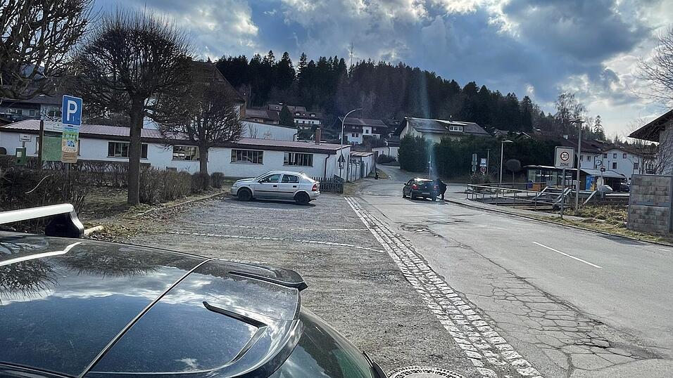 Bereits ab Sonntagabend ist der Parkplatz beim Wasserspielplatz nicht mehr nutzbar.