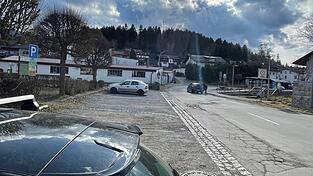 Bereits ab Sonntagabend ist der Parkplatz beim Wasserspielplatz nicht mehr nutzbar.