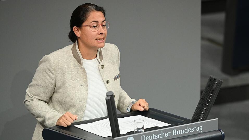 Filiz Polat (Grüne) sieht Unklarheit und erhebliche Probleme in der Praxis, wenn der Gesetzentwurf so wie vom Ausschuss beschlossen, vom Bundestag verabschiedet werden sollte. (Archivfoto)