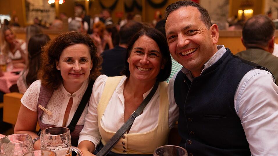 Die Partybilder vom Samstag, 8. August, aus dem Festzelt Krönner. Die Partybilder vom Samstag, 8. August, aus dem Festzelt Krönner.