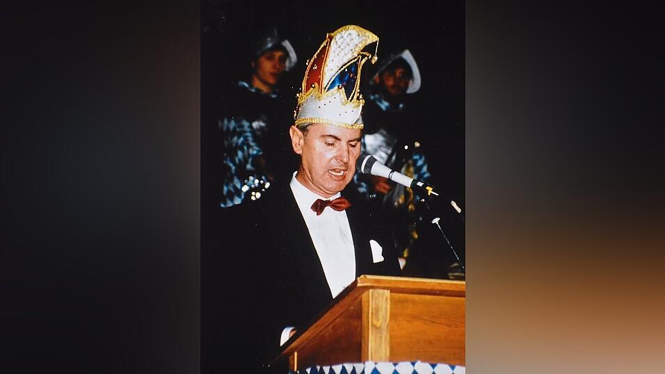 In den späteren Jahren moderierte Bernhard Grünberger den Fasching in der Funktion als Hofmarschall. In den späteren Jahren moderierte Bernhard Grünberger den Fasching in der Funktion als Hofmarschall.