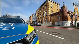 Drei Menschen erlitten Rauchvergiftungen. Drei Menschen erlitten Rauchvergiftungen.